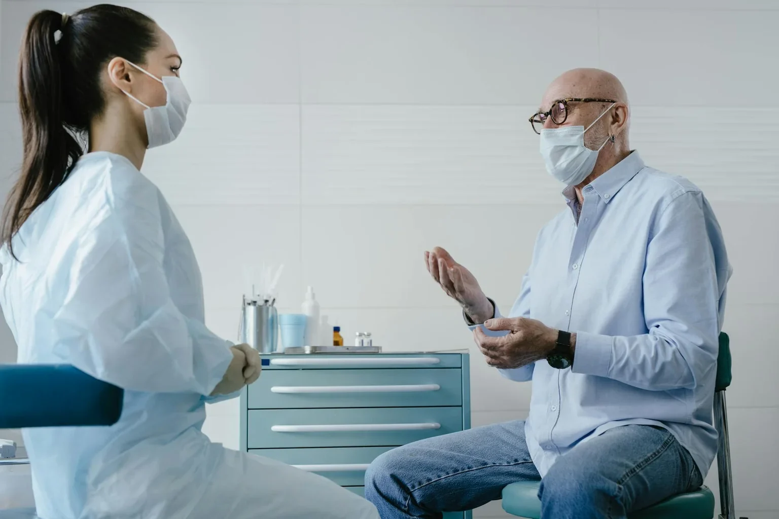 Senior patient discussing knee symptoms with a medical professional