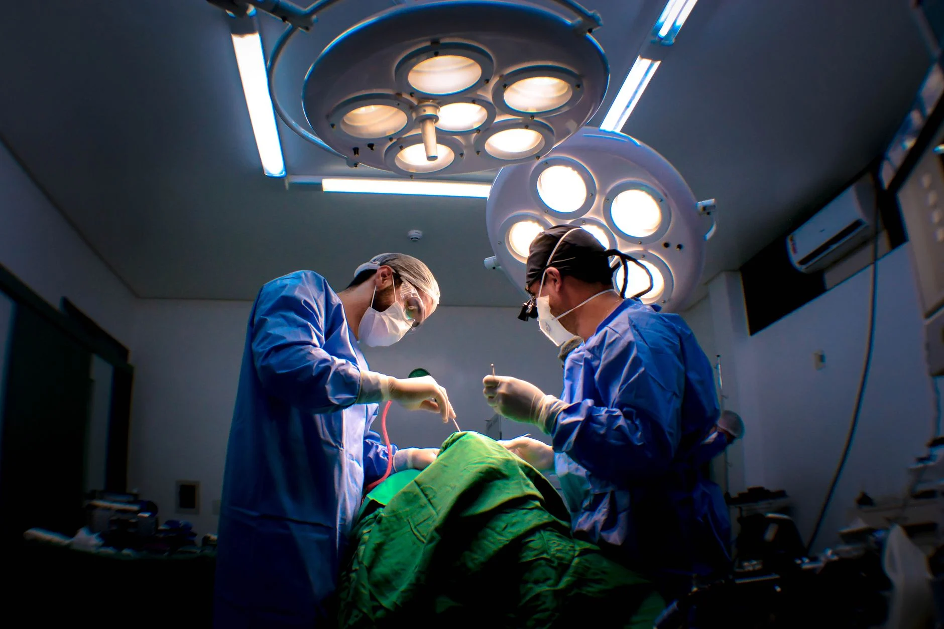 Laparoscopic appendectomy is the standard treatment across stages