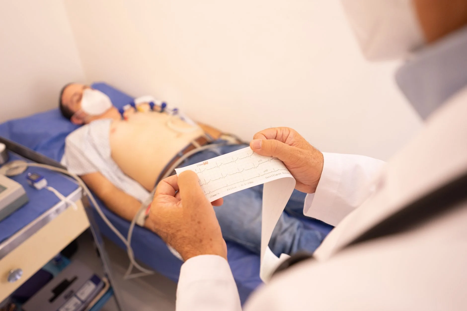 Cardiac monitoring of a heart failure patient with a biventricular pacemaker