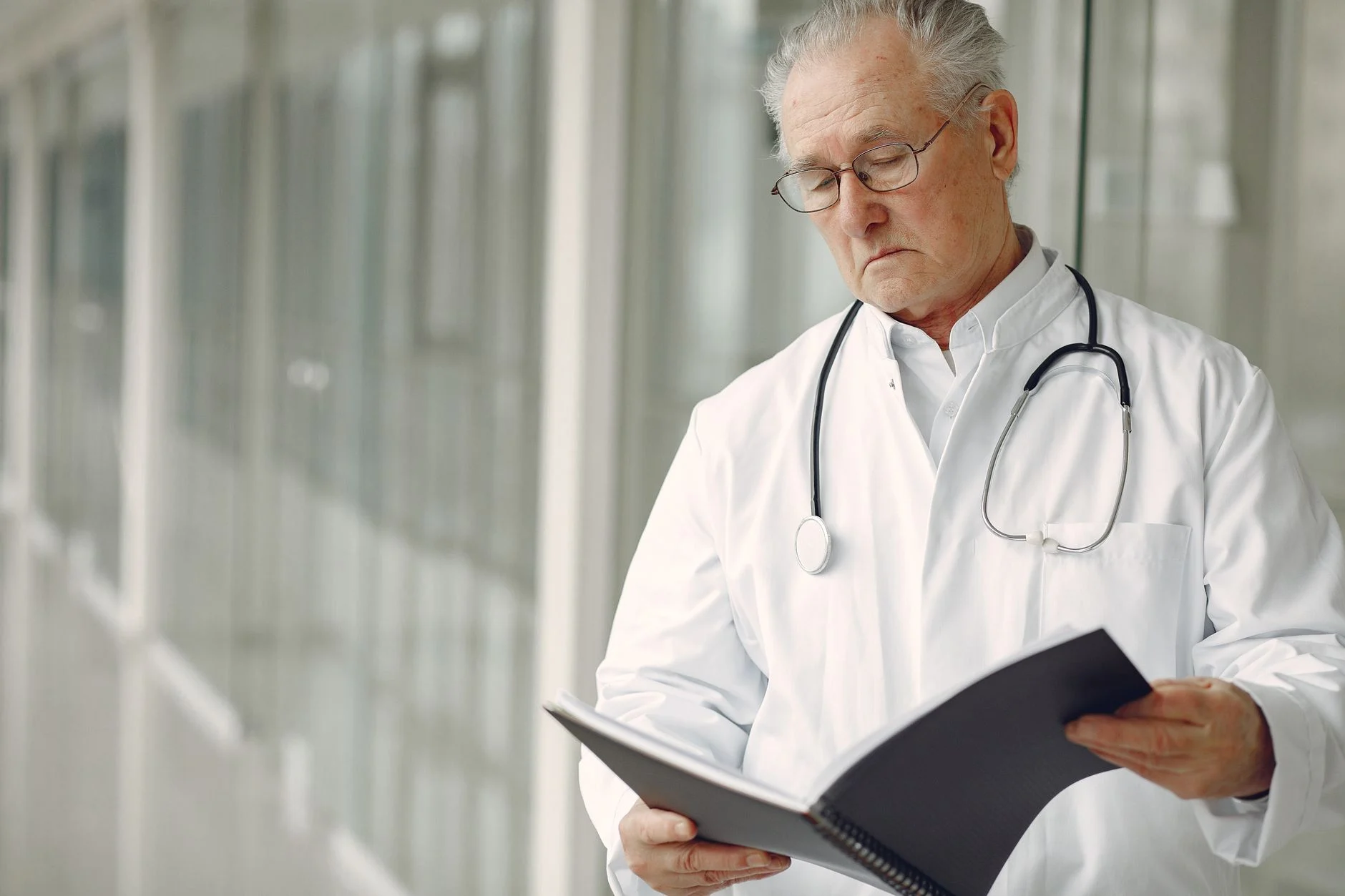 Understanding total hip replacement costs and insurance coverage